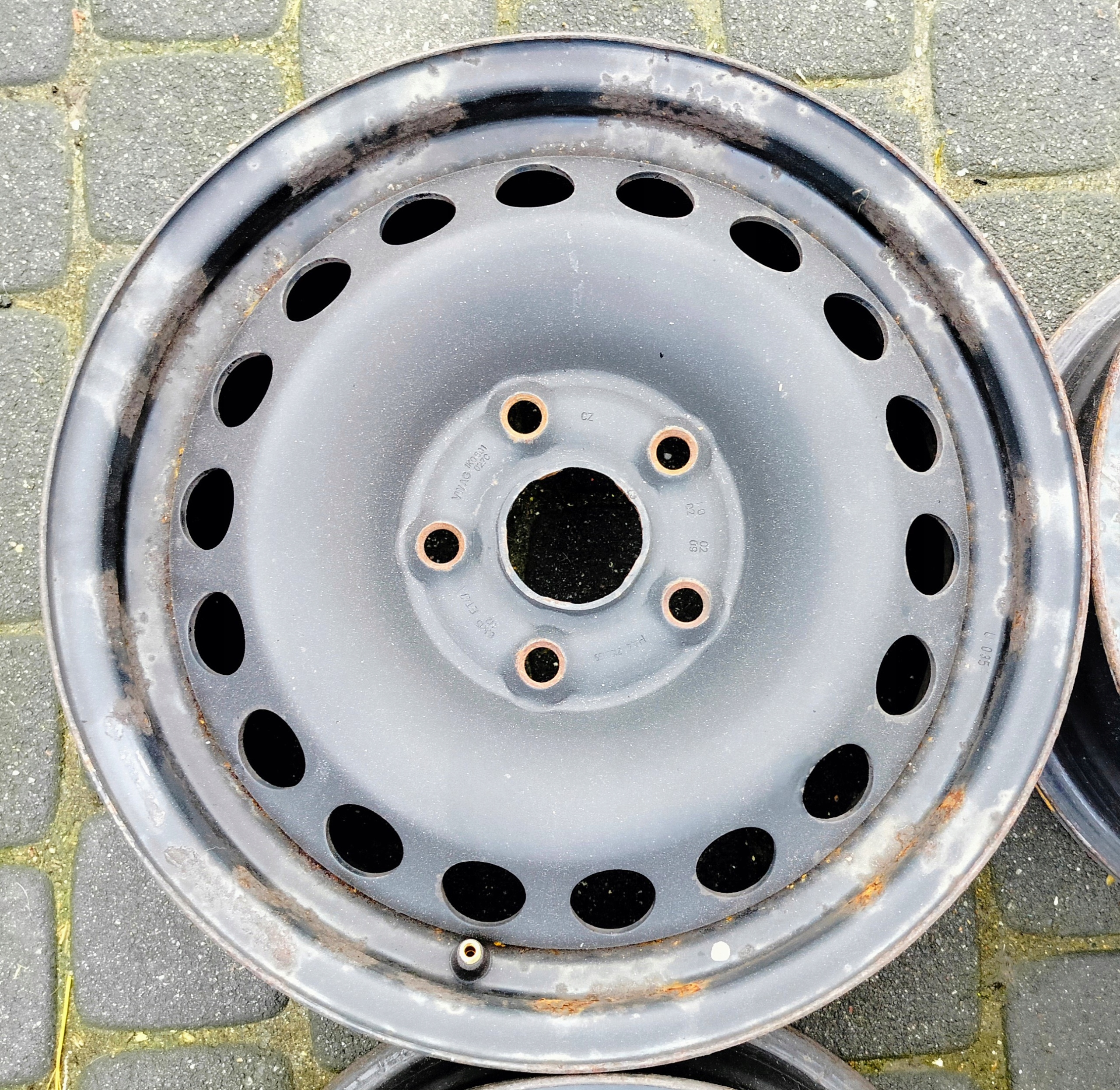 14760667897