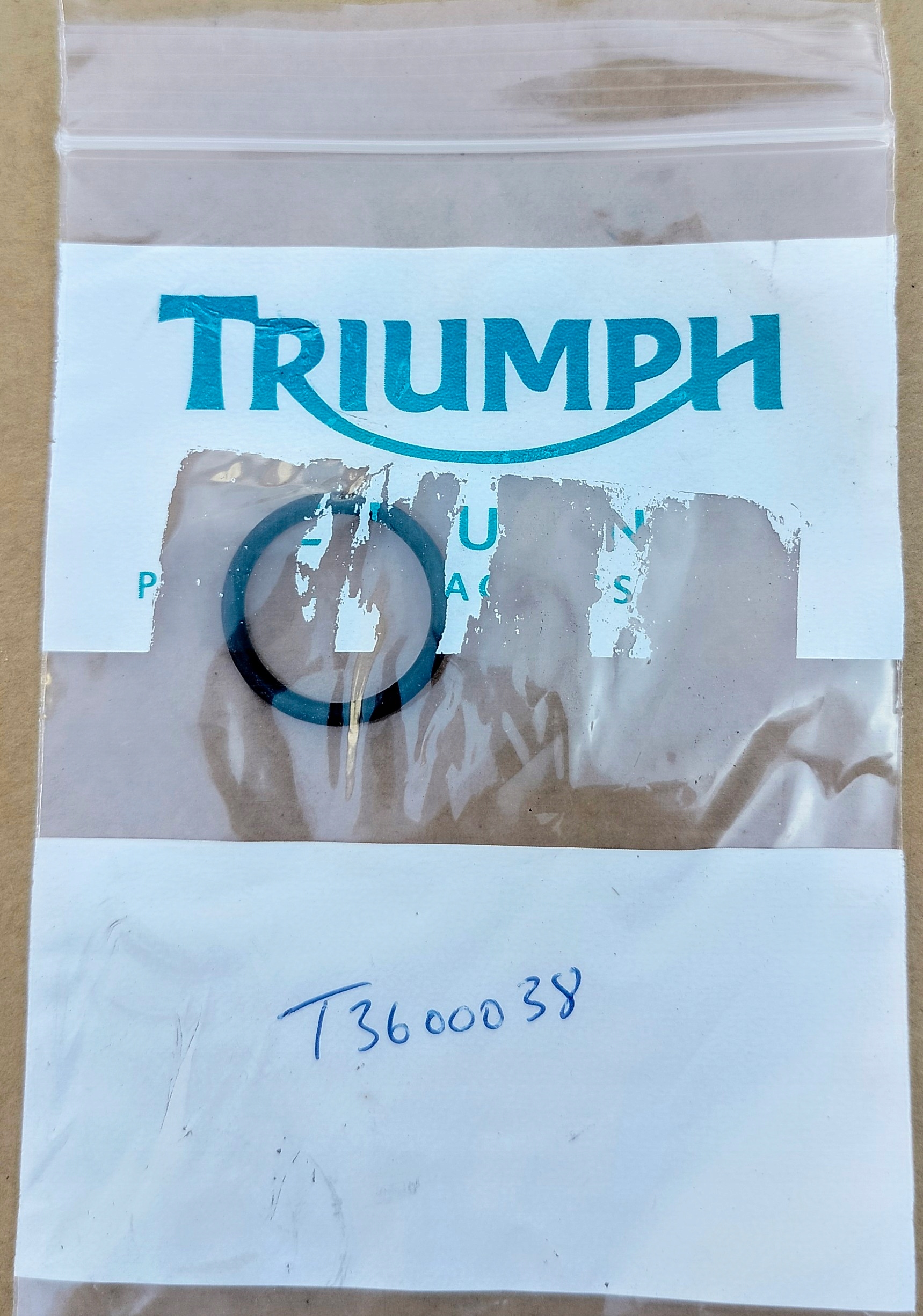 15857418233